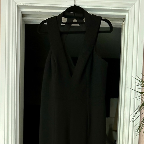 NWT Halston Heritage Black V-Neck Cutout Chiffon Panel Jumpsuit Size 6 So Sexy! - Picture 9 of 11